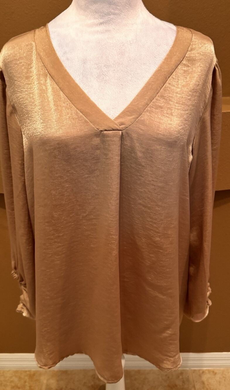 Collection By Cezele Tan V-Neck Top Size S